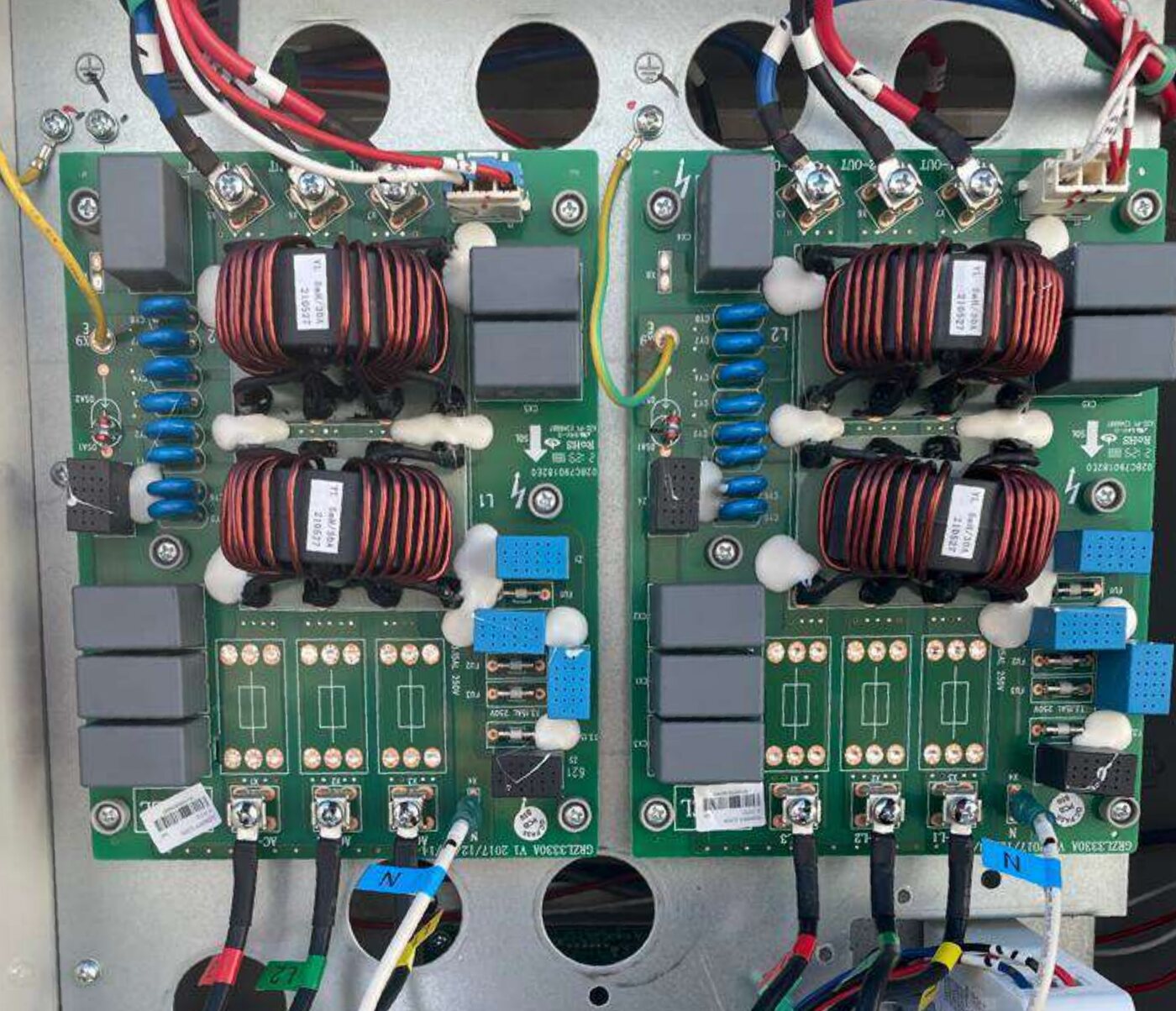 Fabricación y cableado de tableros eléctricos en el taller de CYS